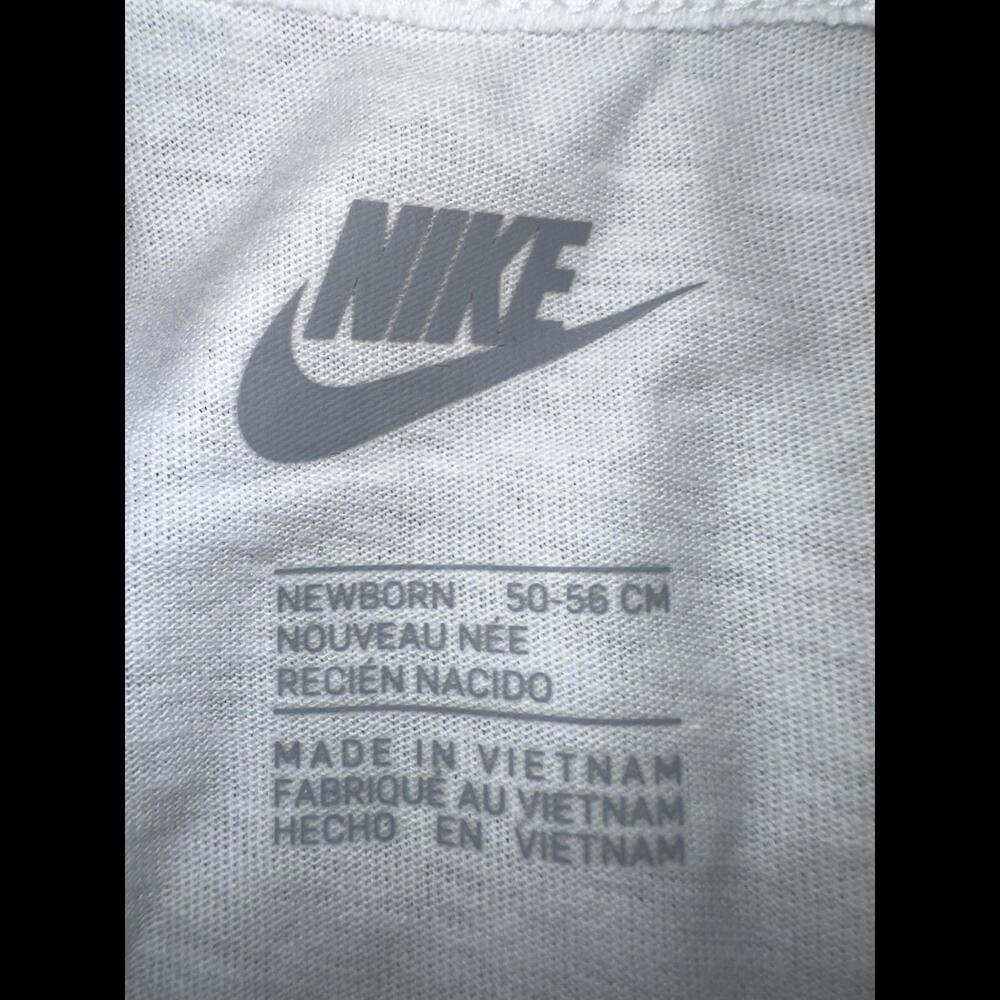 Nike Infant (Girl’s) 3 Piece Romper Bodysuits Set - Picture 11 of 12